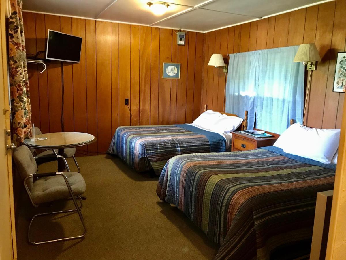 Chamber Lane Motel Round Lake Exterior photo