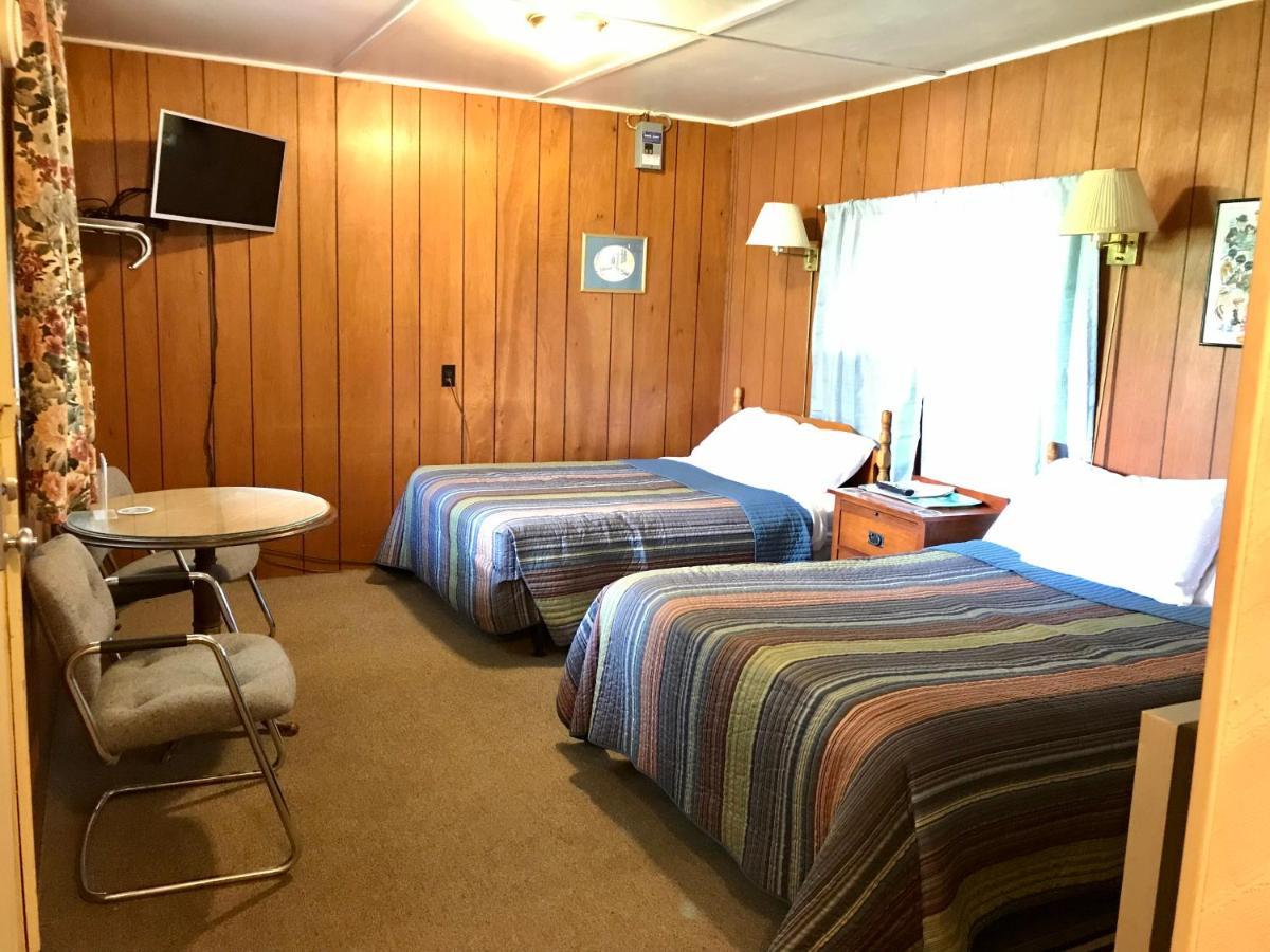 Chamber Lane Motel Round Lake Exterior photo