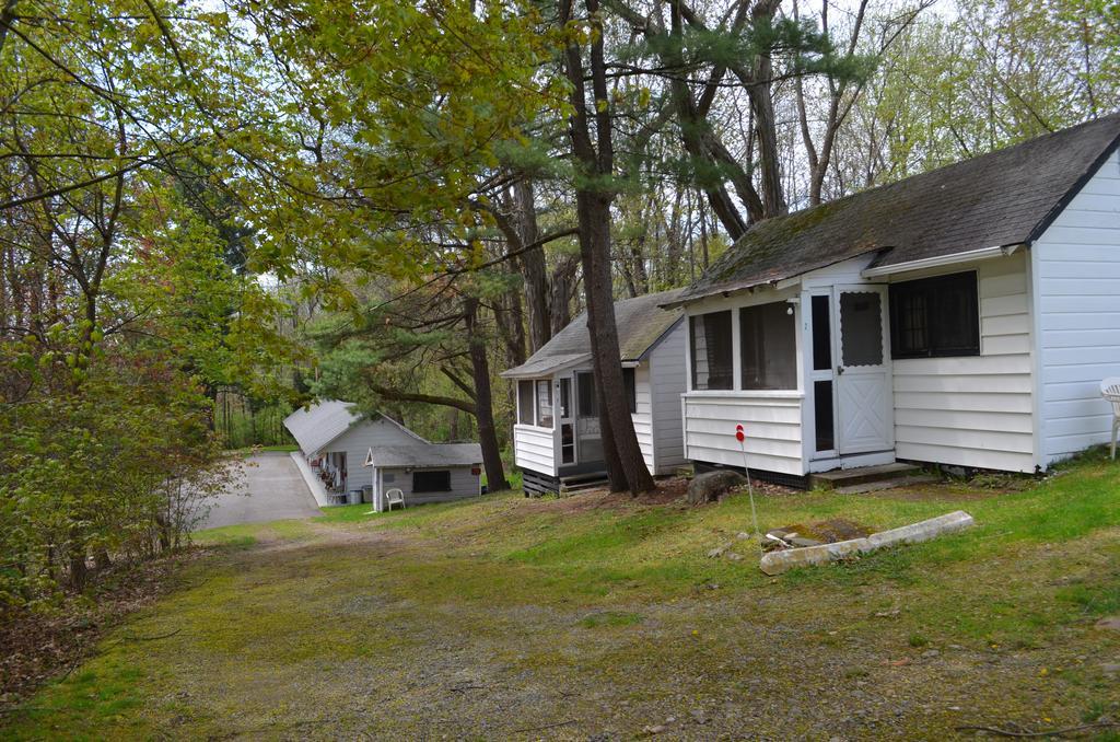 Chamber Lane Motel Round Lake Exterior photo