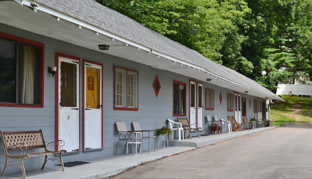 Chamber Lane Motel Round Lake Exterior photo
