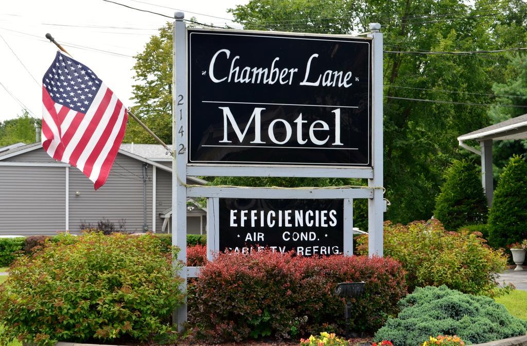 Chamber Lane Motel Round Lake Exterior photo