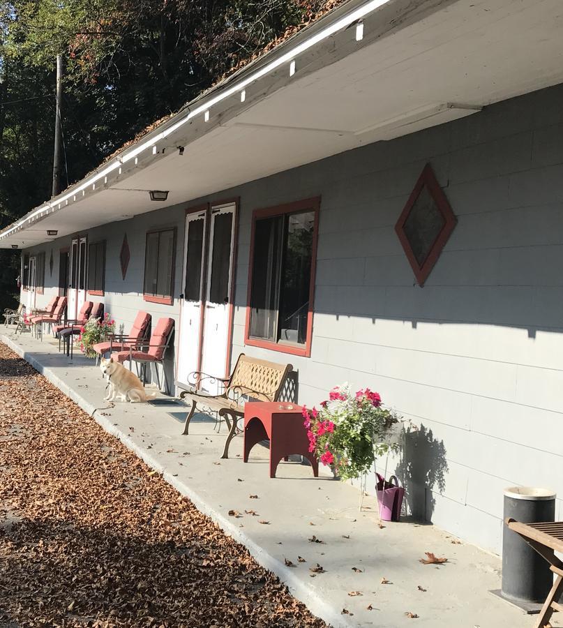 Chamber Lane Motel Round Lake Exterior photo